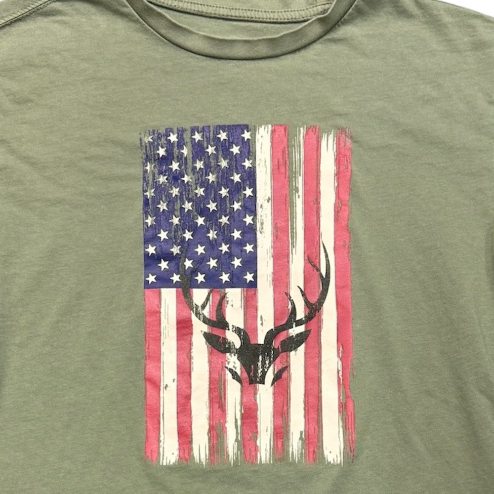 Men's T-Shirt Medium Green USA‎ Flag Deer Antlers Graphic Patriotic Preowned